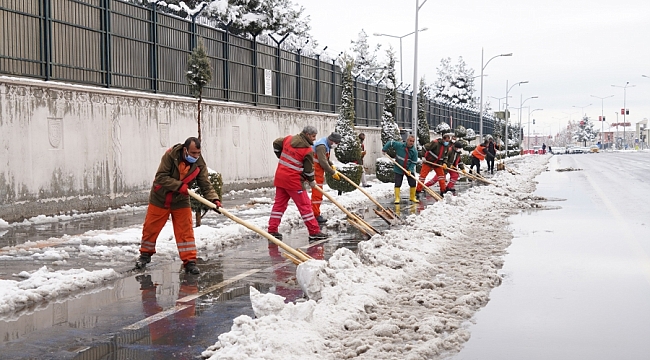 Büyükşehir Belediyesi ekipleri sahada
