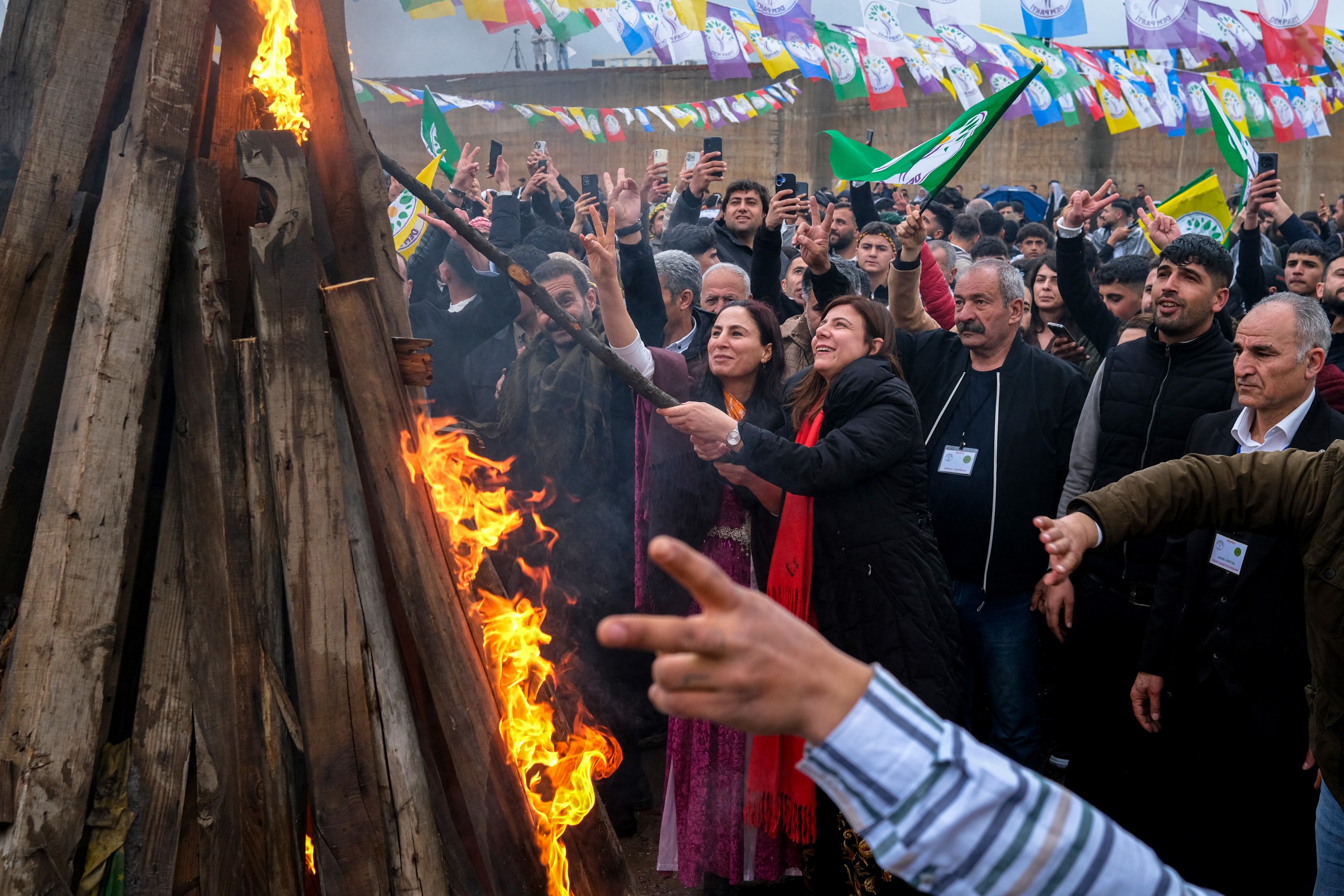 Diyarbakır Eşbaşkanı Bucak'tan Siverek Newroz'unda Barış Mesajı