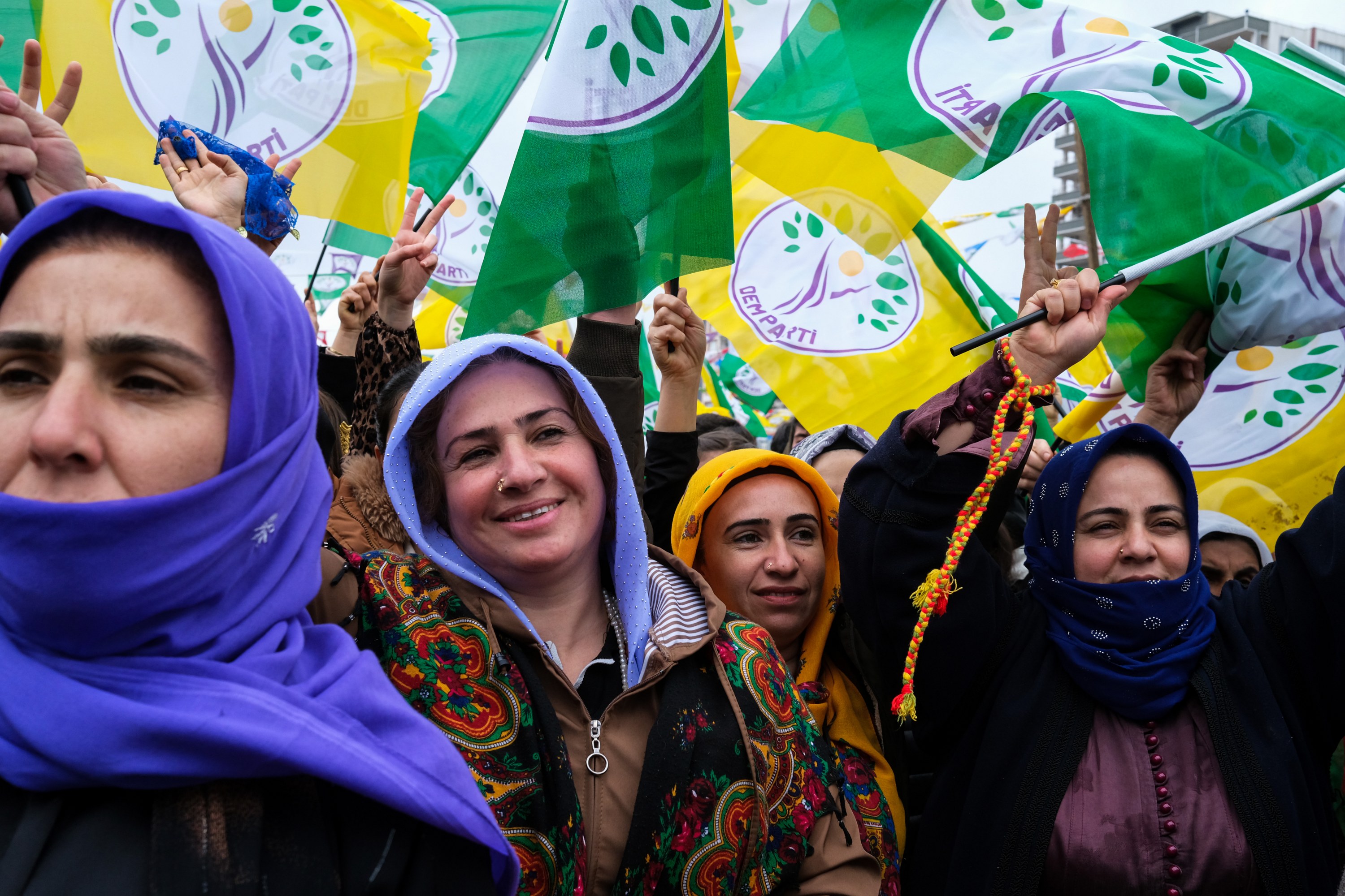 Diyarbakır Eşbaşkanı Bucak'tan Siverek Newroz'unda Barış Mesajı - Kare 4