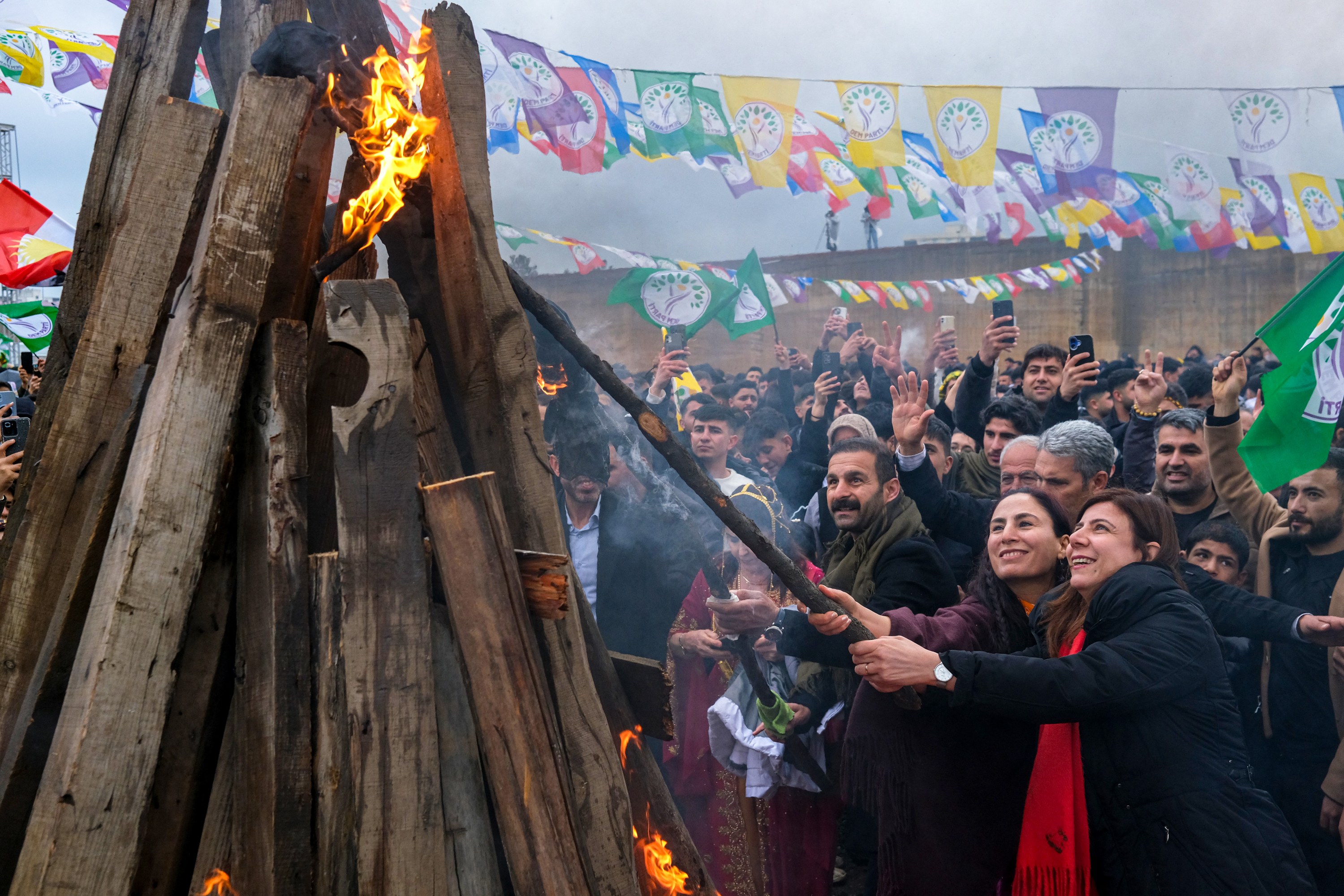 Diyarbakır Eşbaşkanı Bucak'tan Siverek Newroz'unda Barış Mesajı - Kare 10