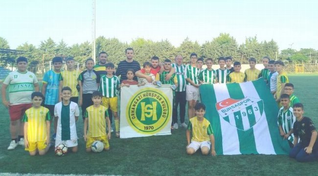 Hürspor’un miniklerinden Bursaspor’a destek