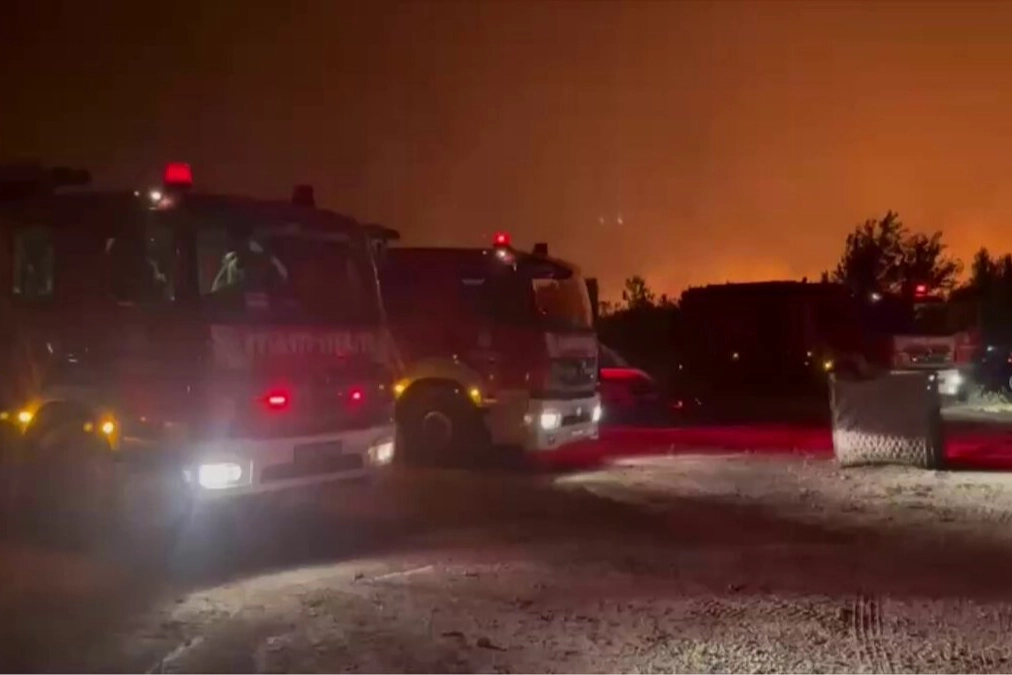 Tekirdağ Şarköy ve Çanakkale Ayvacık’ta yangınlara müdahale sürüyor