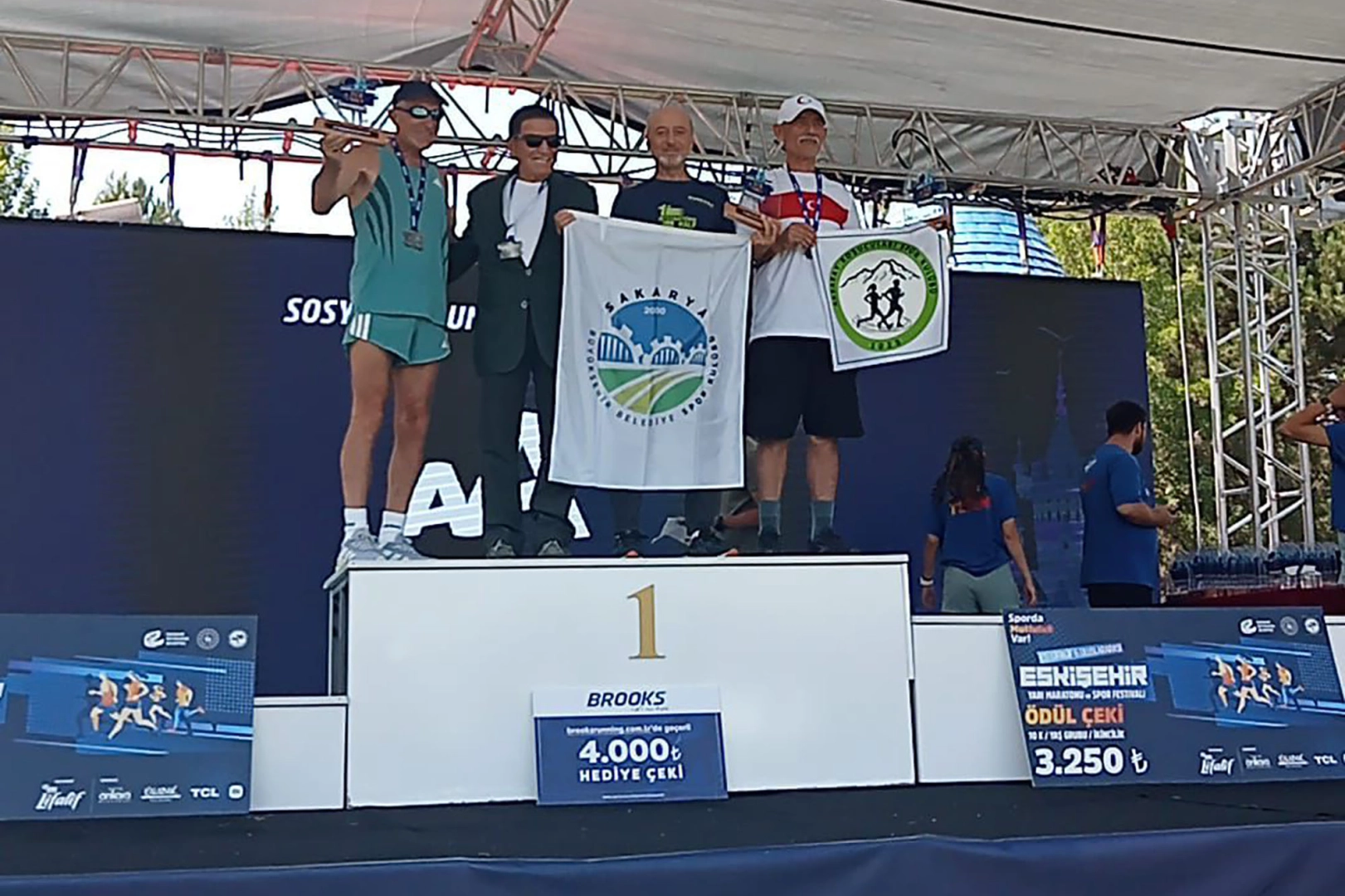 Sakarya Büyükşehir atletizmde birinciliği kaptı